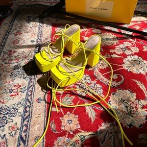 Size 7 neon platform heels never worn